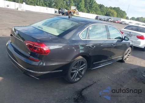 2017 Volkswagen Passat 1.8T R-Line из США, поврежденный, VIN 1VWDT7A30HC022064